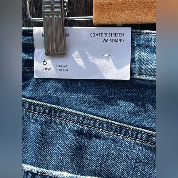 American Eagle outfitters Distressed & Ripped   HIGH RISE MOM JEANS NWT - Picture 7 of 9